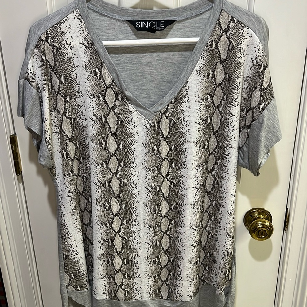 SINGLE‎ Los Angeles women’s snake print lightweight tunic. Size medium.